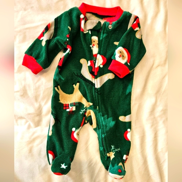 ‼️BUNDLE ONLY‼️ Newborn Carter's Christmas footie pajamas CHRISTMAS PAJAMAS - Picture 1 of 2